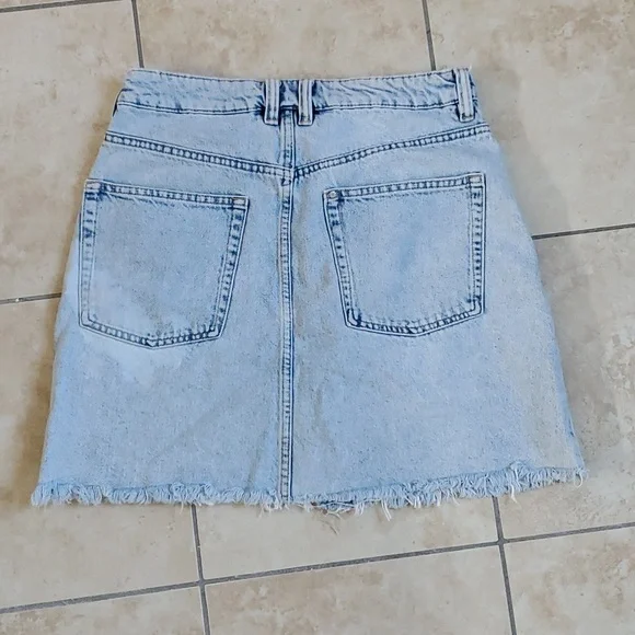 H&M Blue Denim Jeans Skirt Buttons sz 8 - Picture 5 of 9